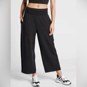 Athleta free flow culotte pant black sz small